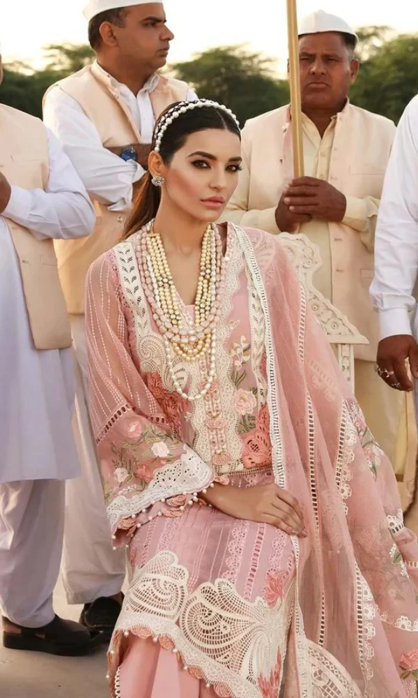 Crimson – 3PC lawn chicken kari Embroidered suit price in Pakistan
