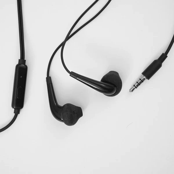 FULL BASS NIVELLES GOOD QUALITY HANDS FREE price in Pakistan