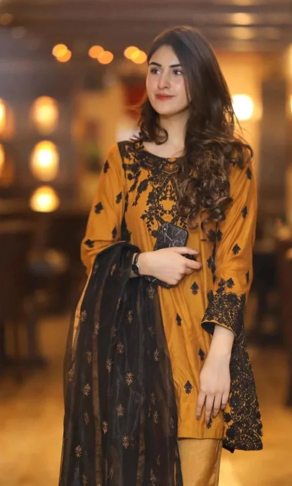 Zainab Chotani-3PC Linen Embroidered Shirt  (D) price in Pakistan