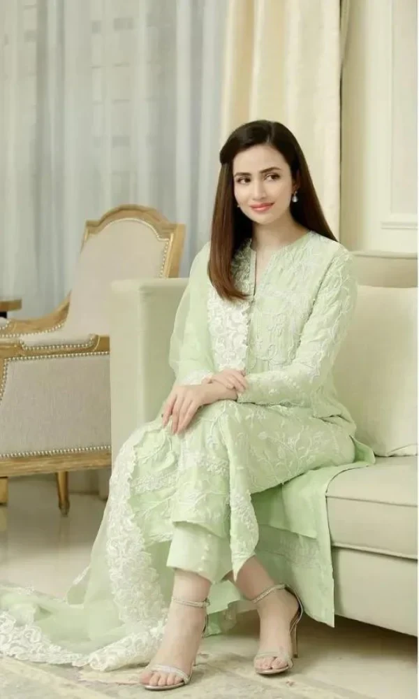 Bareeze-3PC Lawn Embroidered Shirt with Organza Embroidered Dupatta price in Pakistan