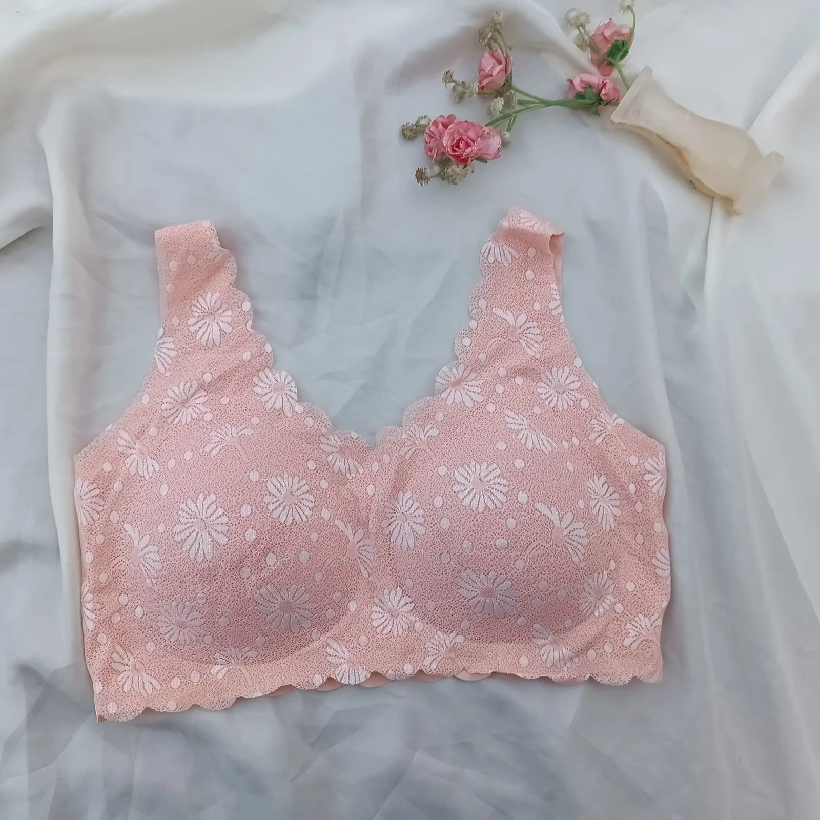 FLORAL DESIGN SEAMLESS DAILY WEAR LIGHT PADDED BRA price in Pakistan