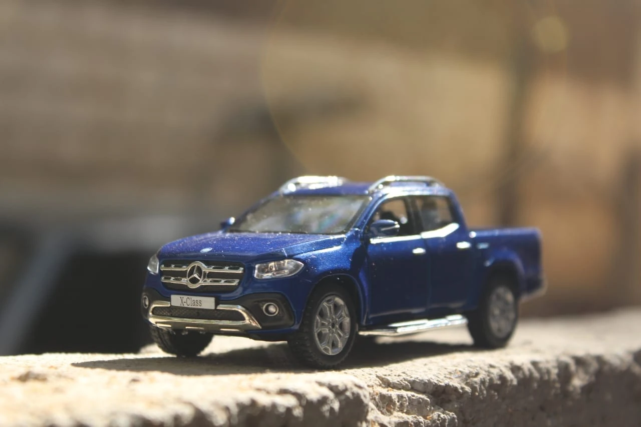 Kinsmart – 142 Scale Model Mercedez-Benz X-Class Pickup Diecast Model price in Pakistan