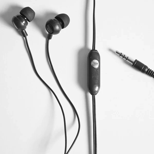 MAXWEST LUCERNE TOP QUALITY HANDSFREE price in Pakistan